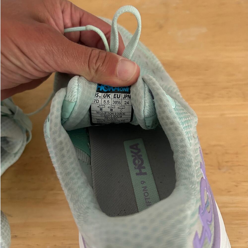 HOKA One One Clifton 9 Sneakers - WIDE Women's size 7 Light Blue Purple Midsole - Picture 9 of 9